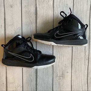 Nike Hustle Basketball Shoes - Youth 5